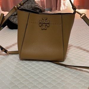 Tory Burch McGraw bucket bag